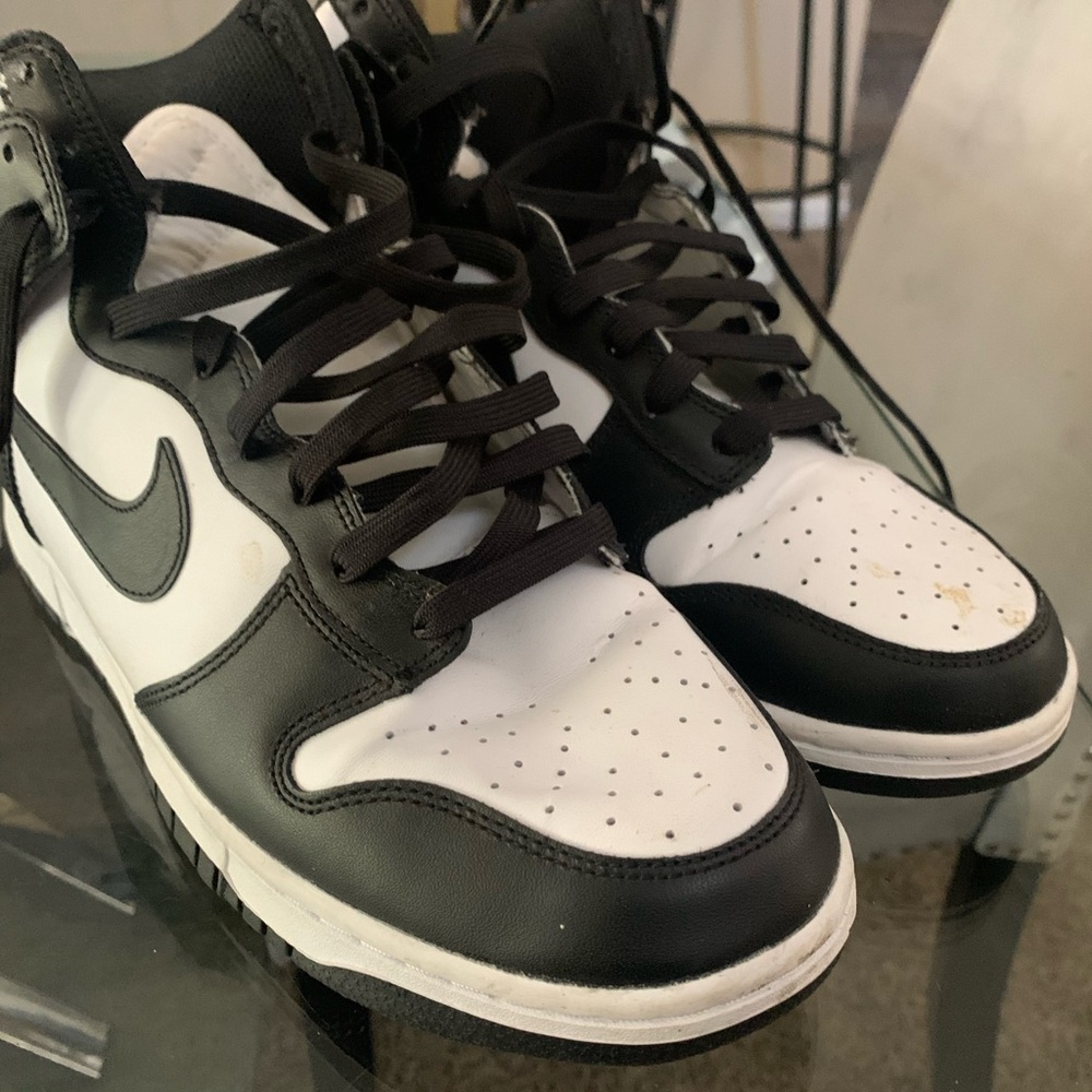 Nike Men's Classic Black and White Sneakers